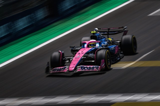 Betörtek az Alpine franciaországi bázisára, de valami nem kerek az ügyben